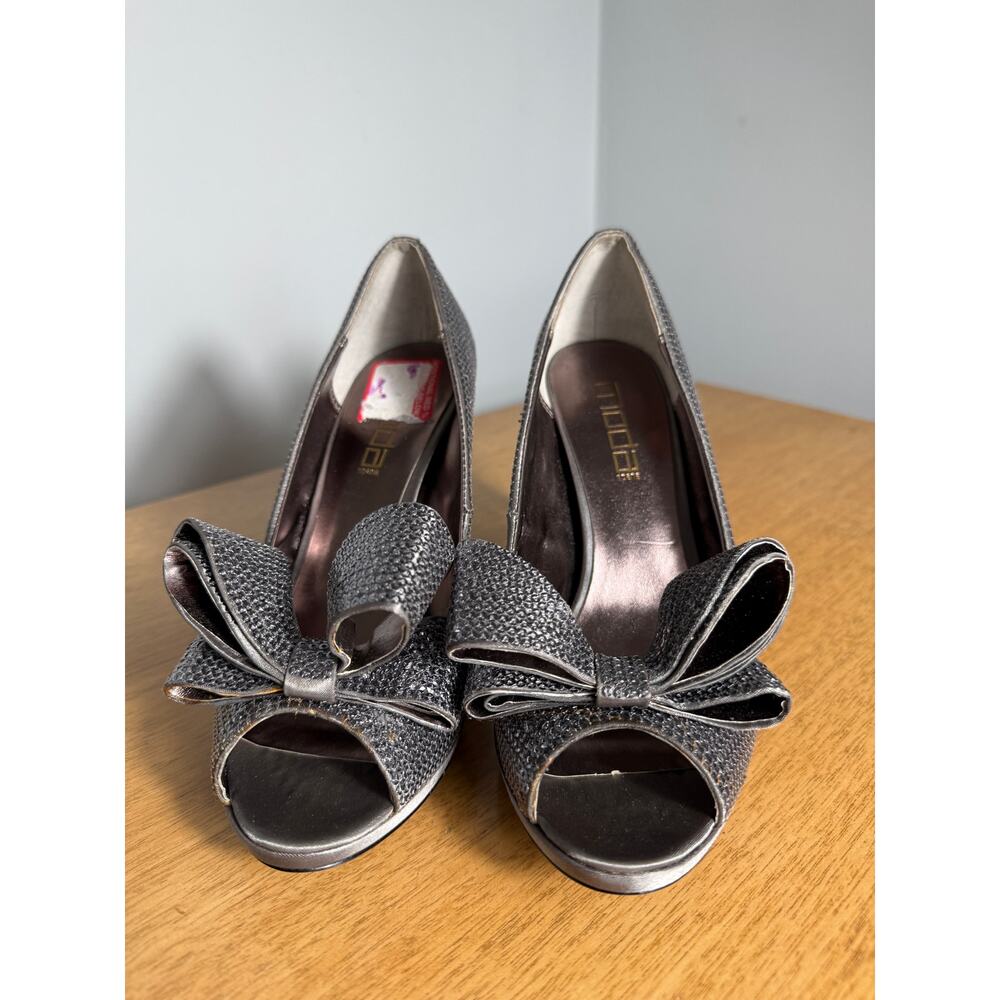 Moda Spana Metallic Grey Sparkle Bow Accent Open Toe Stiletto‎ Pump Heel Sz 8.5M
